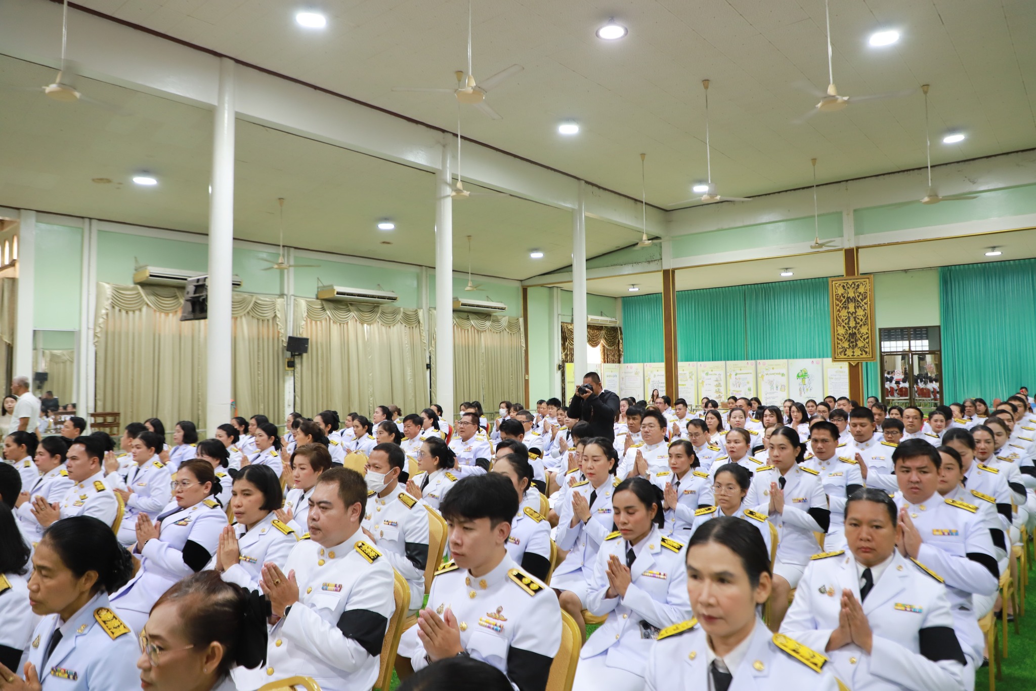 title - ส.ป.ก.อ่างทอง ร่วมพิธีทำบุญตักบาตรและพิธีเจริญพระพุทธมนต์ถวายเป็นพระราชกุศล เนื่องในวันคล้ายวันพระราชสมภพสมเด็จพระกนิษฐาธิราชเจ้า กรมสมเด็จพระเทพรัตนราชสุดาฯ สยามบรมราชกุมารี